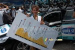 Flavie Rousse with the previous stage's profile, waiting to be signed (954x)