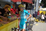 Tanel Kangert takes some Powerbar products (432x)