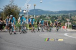 The peloton crosses La Grand Croix (355x)