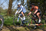 Andrea Peron (Novo Nordisk) & Rudy Barbier (Roubaix) op de ribin in Ploudaniel (560x)