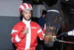 Nacer Bouhanni avec son cheval (512x)