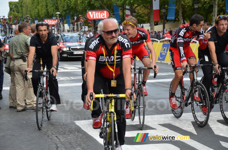 Andy Rihs (BMC Racing Team) op de fiets