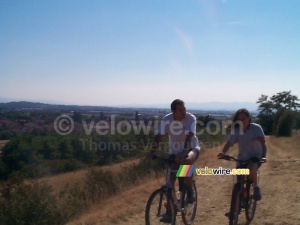 Cédric & Marie à vélo (395x)