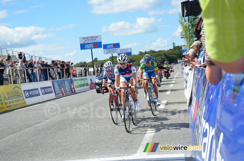 Annemiek van Vleuten aan kop