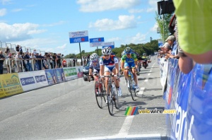 Annemiek van Vleuten leading (612x)