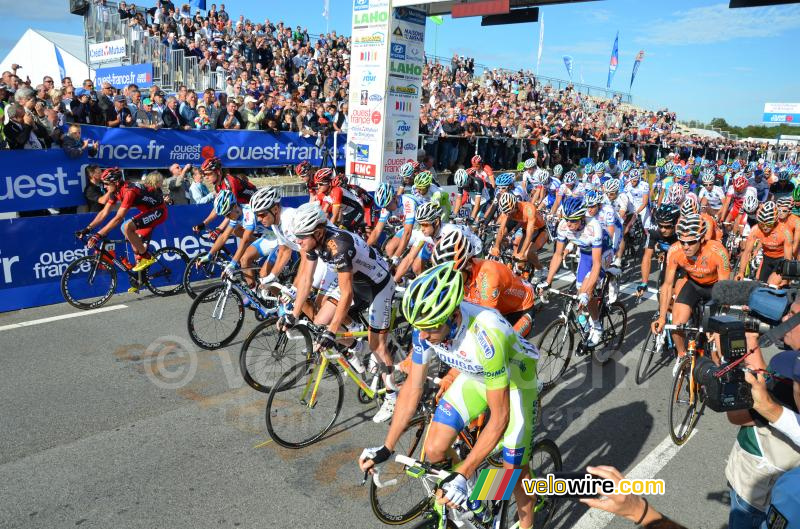 187 renners aan de start in Plouay