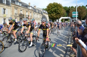 Jong Vlaanderen-Bauknecht au départ de Paris-Bruxelles (477x)