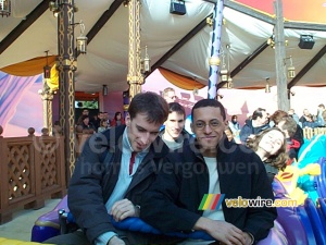 [Walt Disney Studios - Disneyland Paris]: Krzyszek, Rachid, Sébastien et Marie dans les tapits volants (377x)