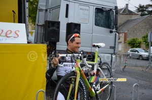 Stéphane Bonsergent (Bretagne-Schuller) au départ de sa dernière course (690x)