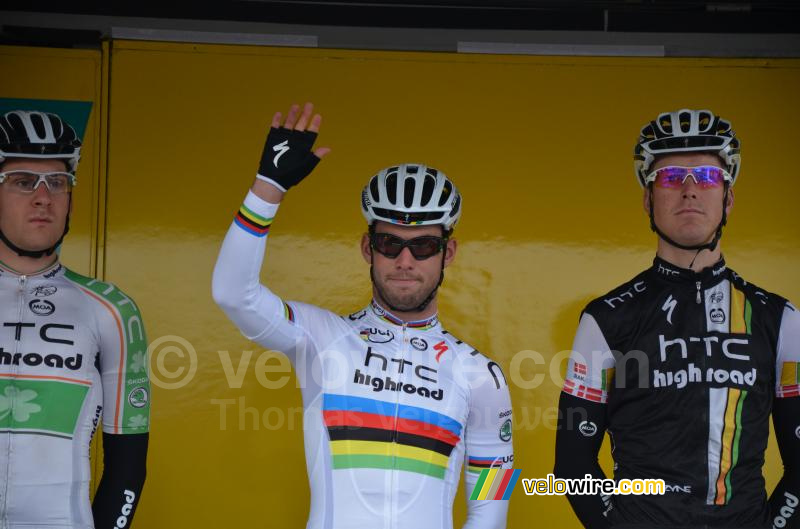 Mark Cavendish HTC Highroad in the rainbow jersey 3 photographs velowire