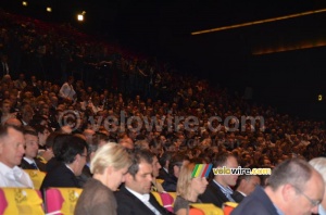 Many people in the Palais des Congrès (617x)