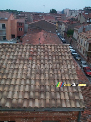 La vue de l'appartement d'Isabelle : les toits de Toulouse (367x)