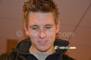 Arnaud Démare watching photos (1018x)