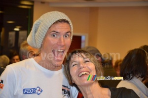 Yoann Offredo happy with his mother (2312x)