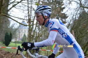 Jérémy Roy (FDJ) in front of the castle of Moussy (469x)