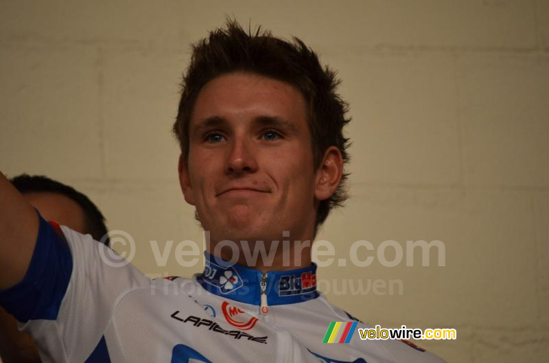 Arnaud Démare toont de nieuwe trui