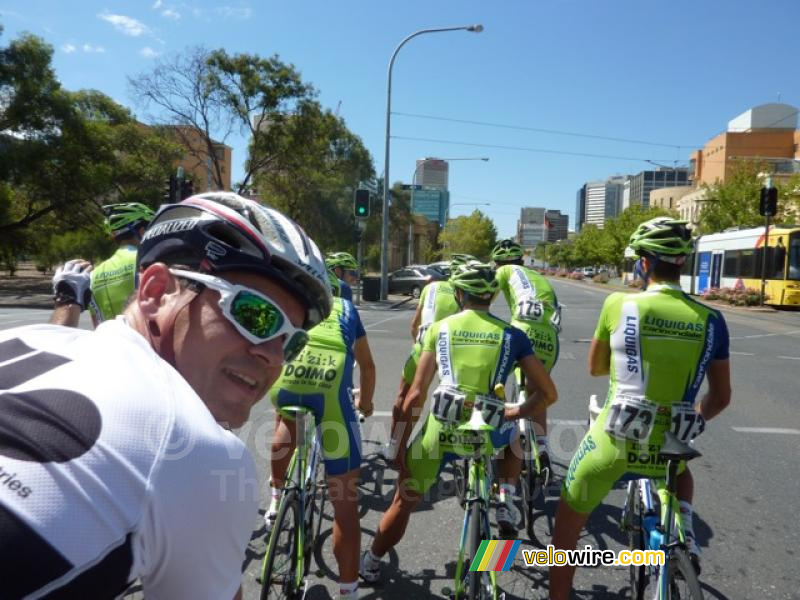 Liquigas-Cannondale op de fiets naar het hotel (2)