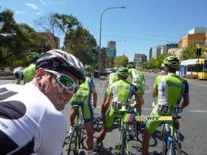 Liquigas-Cannondale rentre à vélo à l'hôtel (2) (663x)