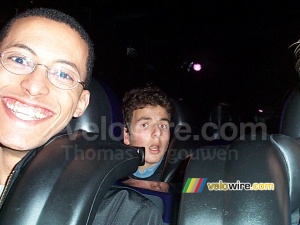 [Walt Disney Studios - Disneyland Paris]: Rachid pendant les problèmes technique du Rock 'n roller coaster: coincé dedans (659x)