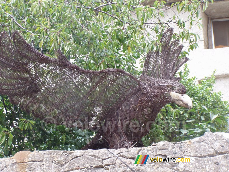 Carcassonne: kunstwerk van een vogel