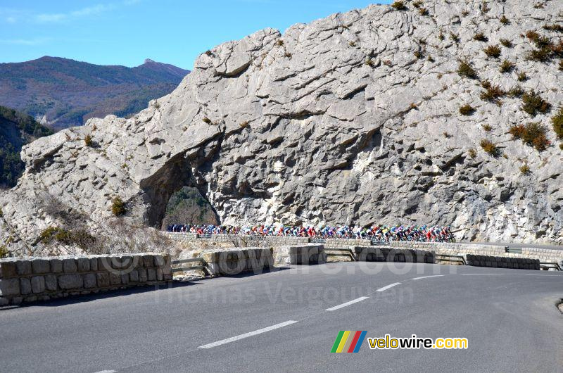 Het peloton op de Col des Lèques