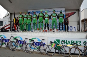 The Landbouwkrediet team with the bikes (586x)