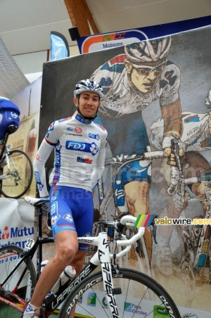 Jérémy Roy (FDJ BigMat) avec son dessin de vainqueur 2010 (2) (924x)