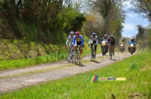 The leading group in the second ribin (822x)