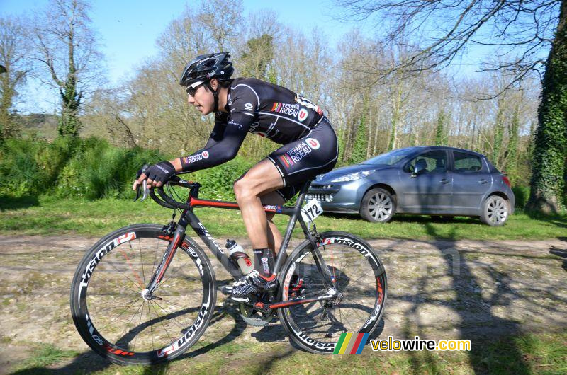Benoit Jarrier (Véranda Rideau-Super U) alleen aan kop