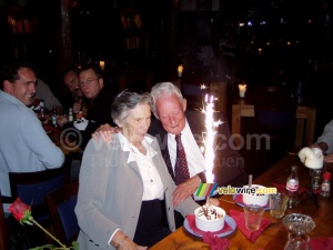 Mes grands-parents avec le gateau d'anniversaire (228x)