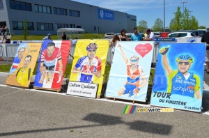 Paintings of riders at the start (3) (401x)
