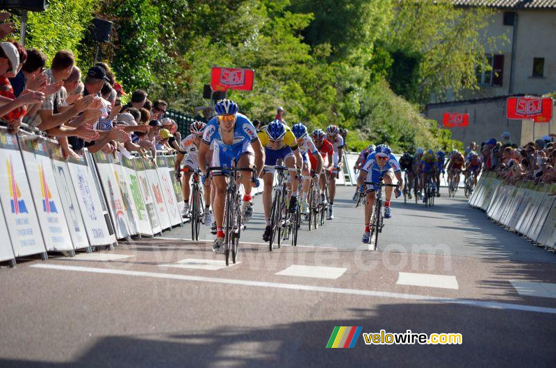 Sergey Rudaskov (Itera-Katusha) wint de sprint van het peloton