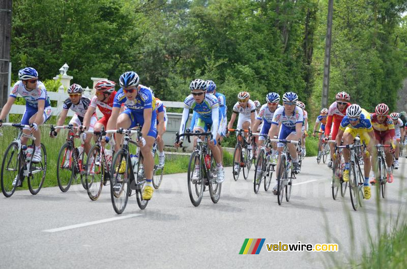 Het peloton in Brangues