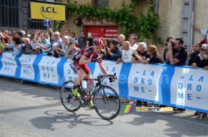 Cadel Evans (BMC) celebrates his victory (400x)