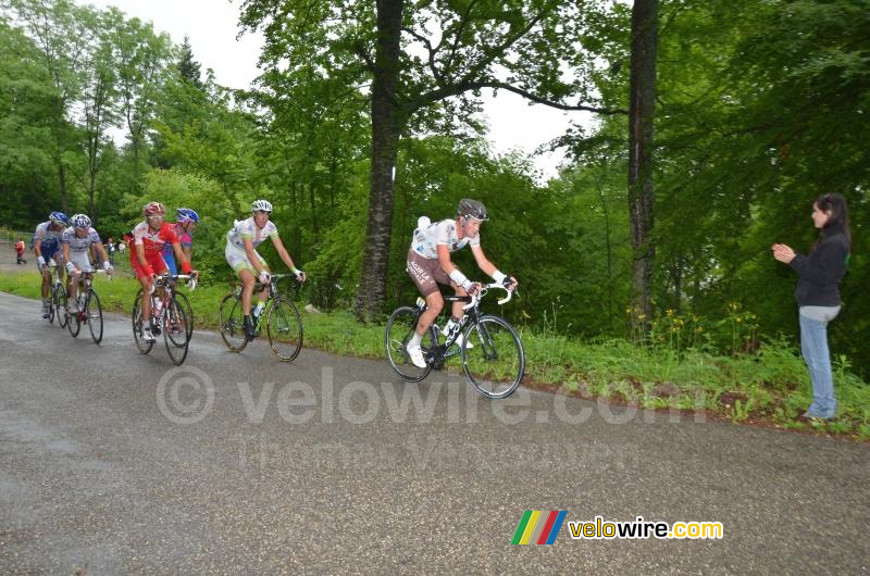 Maxime Bouet (AG2R La Mondiale) in de achtervolging