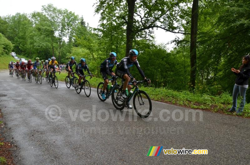 Team Sky aan kop van het peloton
