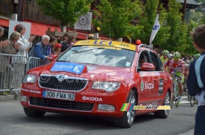 The official car in front of the riders (443x)