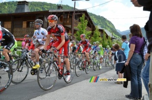 Sébastien Hinault still reading the newspaper (312x)