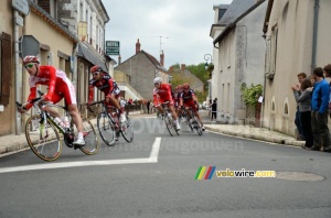 Le peloton toujours avec Cofidis & BMC (581x)