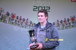 Arnaud Démare (FDJ-BigMat) with his prize (952x)