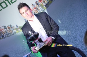 Samuel Dumoulin (Cofidis) with his prize (959x)