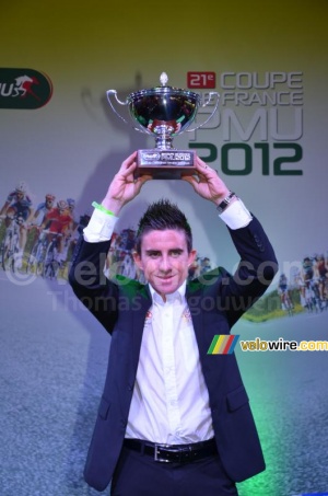 Samuel Dumoulin (Cofidis) with his prize (3) (983x)