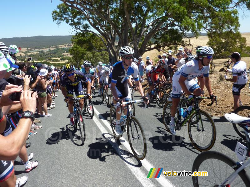 Het peloton op Checkers Hill (3)