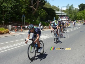 The chasing group in Aldgate (562x)