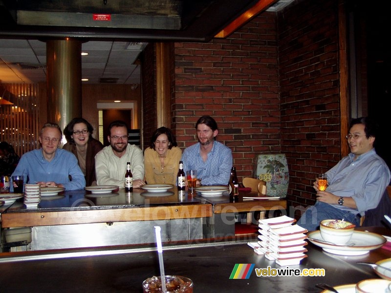 Ian, ???, Paul, Britta, Ed et Jin au restaurant japonais