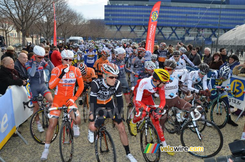 Het peloton aan de start