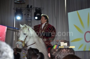 The presentation started with a horse in the room (2) (562x)