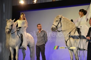 David Moncoutié honored by two horses (572x)