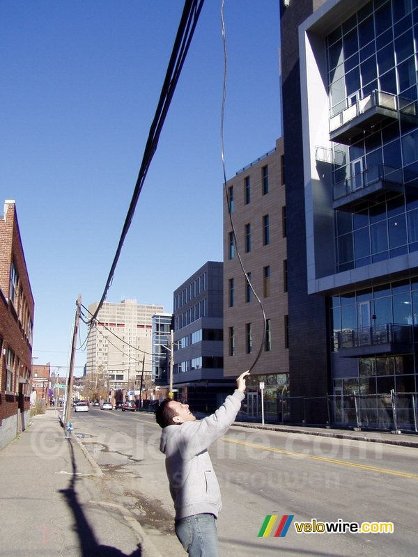Fehmi wordt geëlektrocuteerd!!!