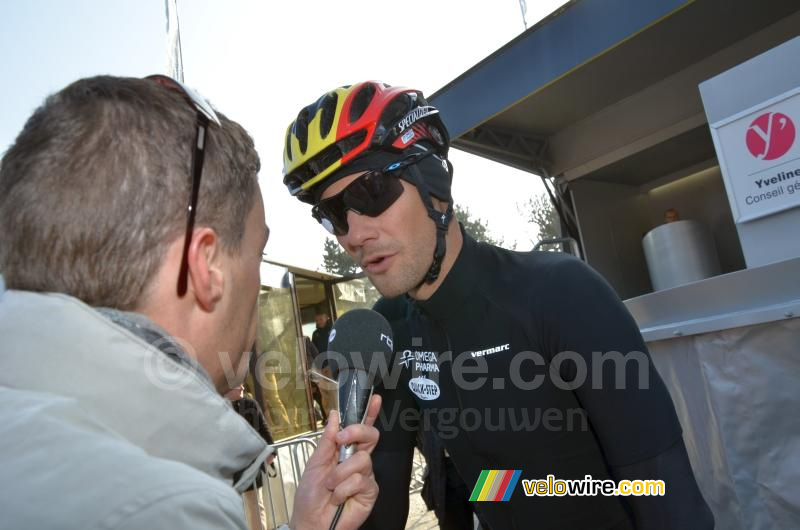 Sébastien Géoris (RTBF) interviewt Tom Boonen (OPQS)